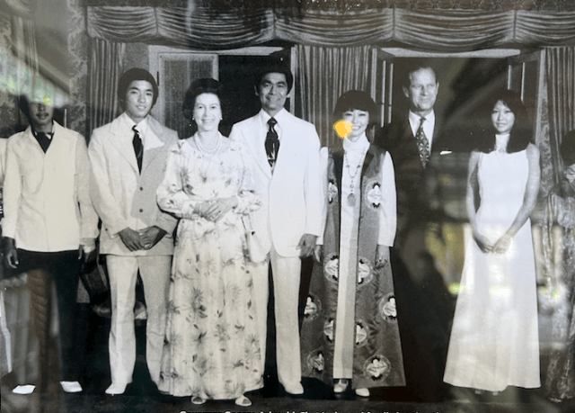Queen Elizabeth II at Washington Place with former Gov. George Ariyoshi.