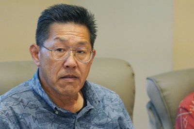 HART Board Member Robert Yu listens to colleagues during a board meeting held at Alii Place.