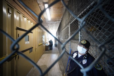 Hawaii AG: Imprisoned Prison Guard Shouldn’t Get His Job Back