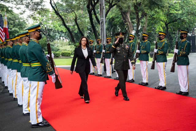 U.S. Vice President Kamala Harris arrives at the Malacanang Palace in Manila, Philippines, on Monday, Nov. 21, 2022, to meet with Philippines President Ferdinand Marcos Jr. (Haiyun Jiang/The New York Times, Pool)