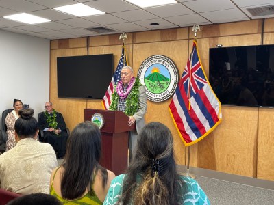 Maui County Mayor Richard T. Bissen, Jr. took the oath of office from Judge Peter T. Cahill at a noon swearing in ceremony today.