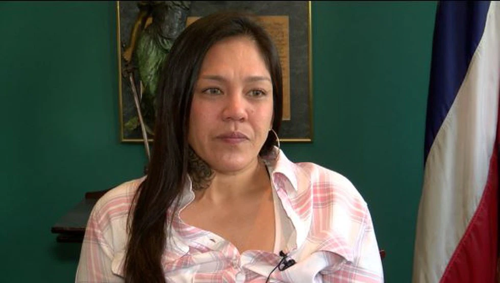 Julie Ake settled a lawsuit with Honolulu after she was prosecuted for assault. A judge faulted the prosecutor for pursuing the case despite video evidence that he said showed the complaining witness was lying.