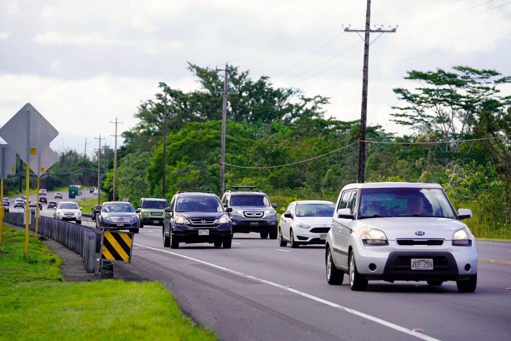 traffic Highway 130 Hilo vehicles cars trucks bus