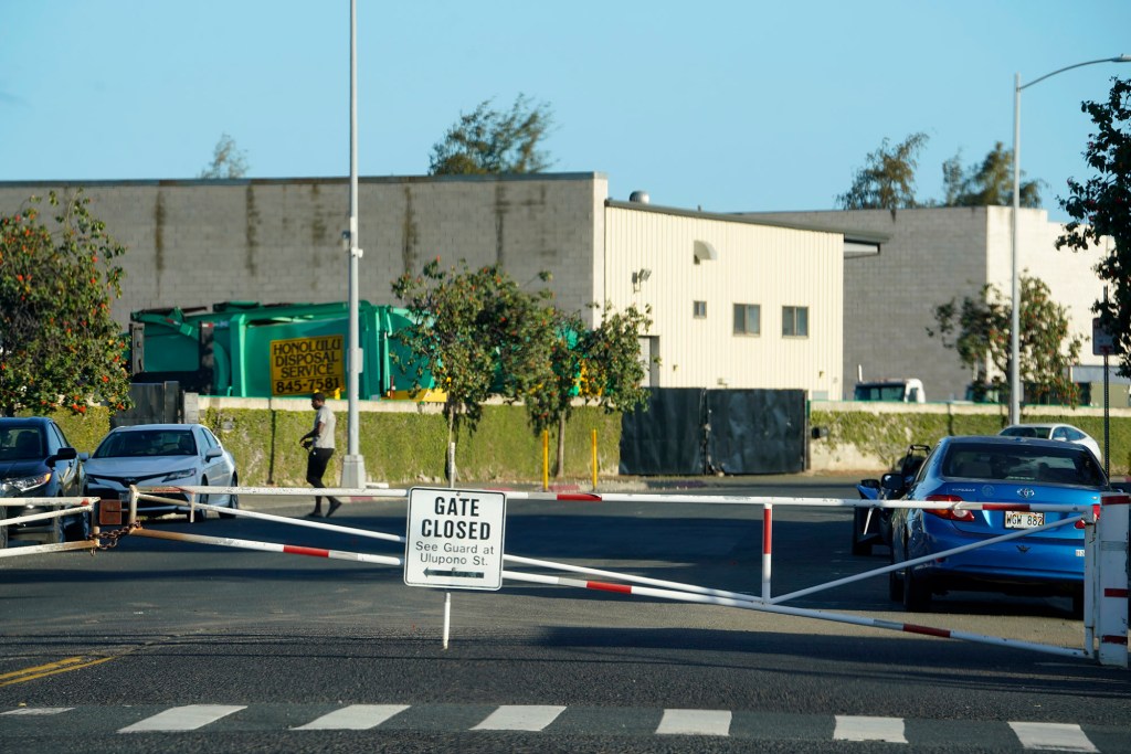 gate closes Makepono All Island Automotive Towing