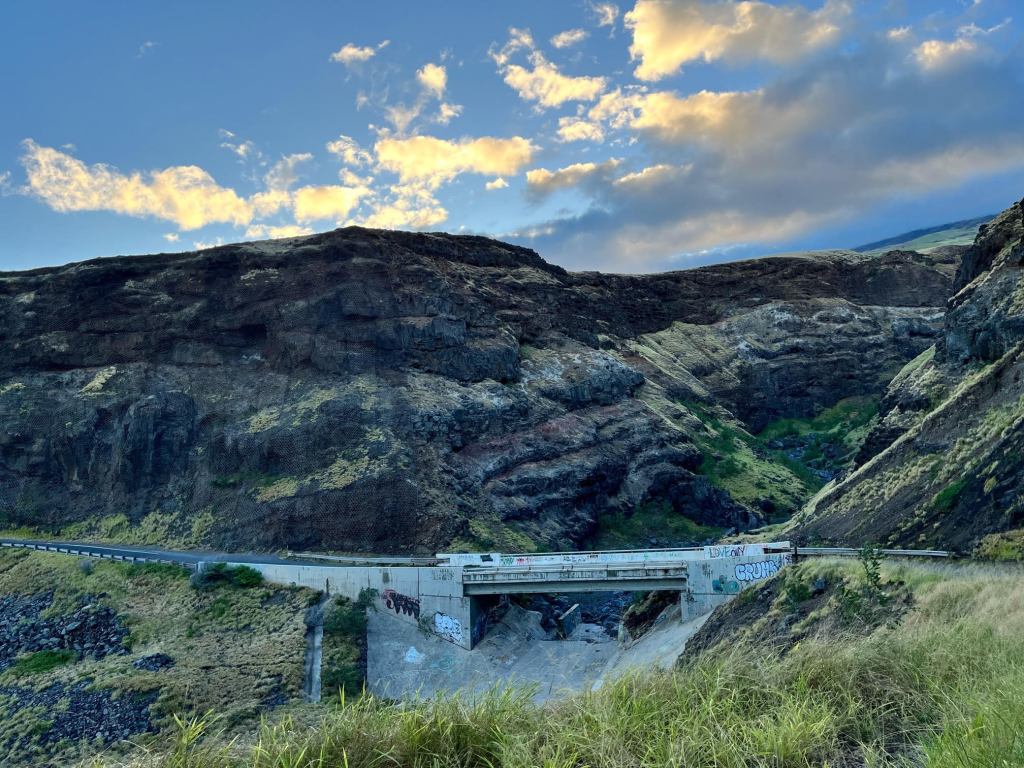 Manawainui Gulch bridge highway between Kanaio and Nuu Landing