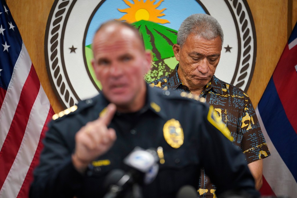 Maui Police Chief John Pelletier and Mayor Richard Bissen soon found themselves pressured to answer questions about the fire response. (Kevin Fujii/Civil Beat/2023)