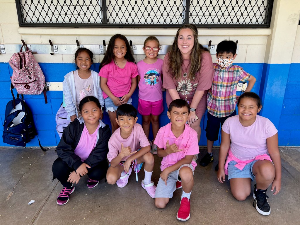 A group of Pearl Harbor Elementary School students and a teacher wear pink in support of Maui fire recovery efforts. (Courtesy: Pearl Harbor Elementary School/2023)