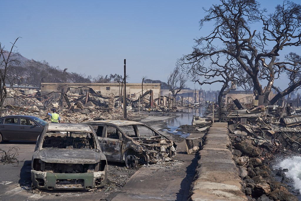 At least 100 people died in the Lahaina fire, some of them trapped in vehicles trying to escape. (Ku'u Kauanoe/Civil Beat/2023)