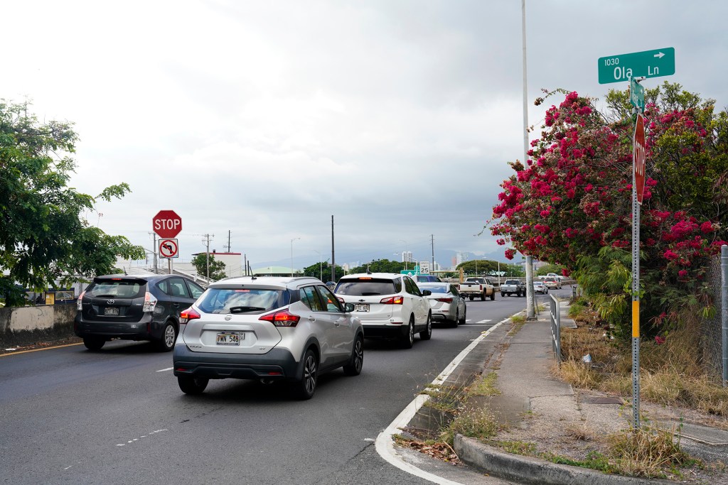 Ola Lane over H-1 is photographed Thursday, Oct. 5, 2023, in Honolulu. The federal government’s infrastructure bill repairs and upgrades transportation needs including bridges. (Kevin Fujii/Civil Beat/2023)
