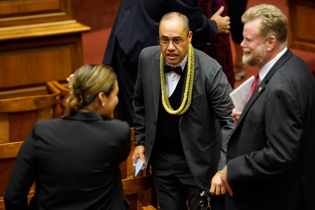 Senators Donovan Dela Cruz, center, and Angus McKelvey find their seats for Gov. Josh Green’s state of the state address to a joint session of congress Monday, Jan. 22, 2024, in Honolulu. Gov. Green highlighted affordable housing, Maui recovery, homelessness, health care, education among other items he’ll present to the legislature this session. (Kevin Fujii/Civil Beat/2024)