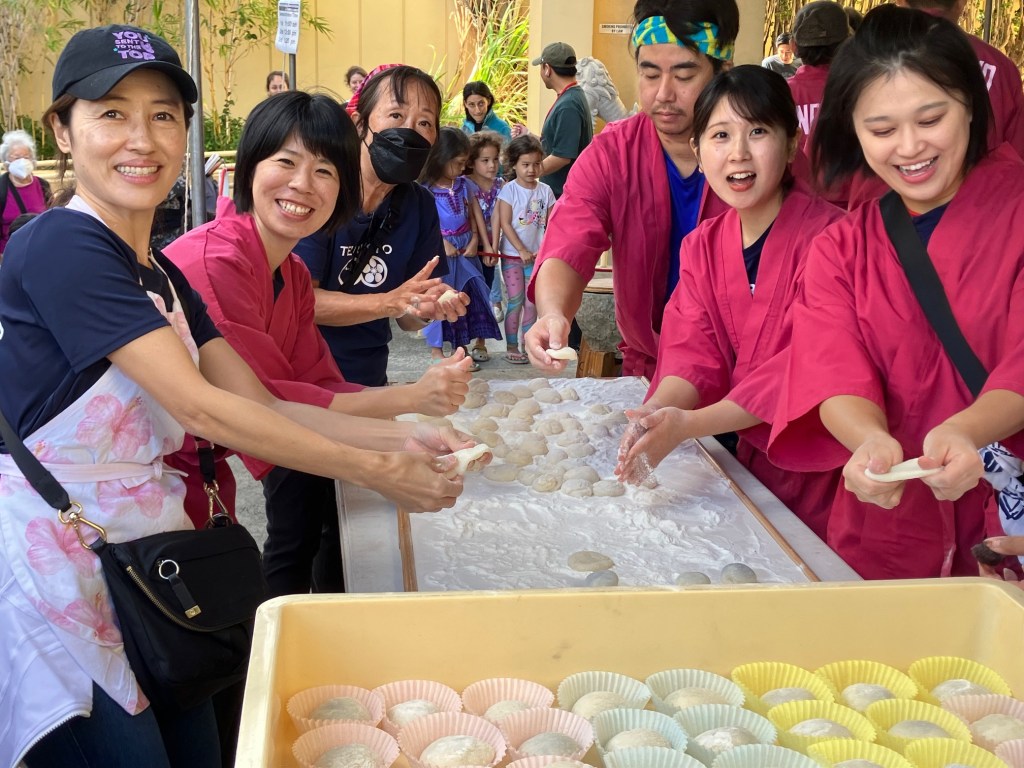 Members of the religious organization Tenrikyo Hawaii Dendocho demonstrate how to make mochi. (Courtesy: Japanese Cultural Center of Hawaii)