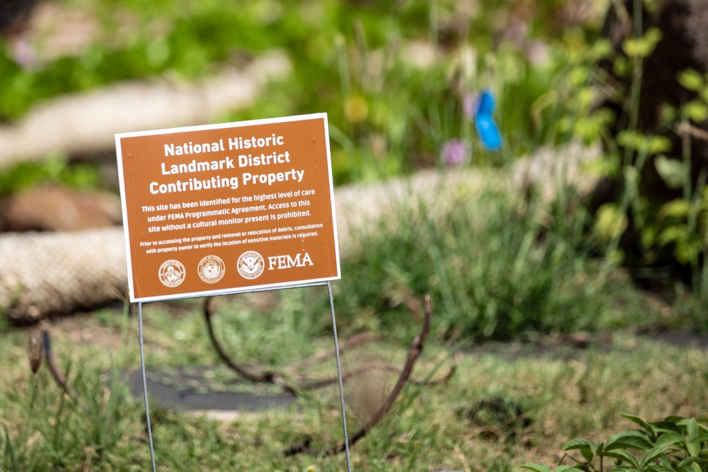 A national historic landmark sign marks a property in Lahaina, March 12, 2024. (Nathan Eagle/Civil Beat/2024)