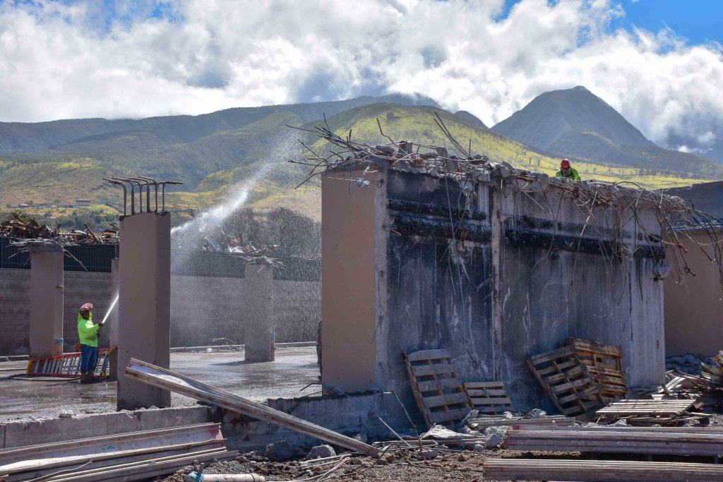 The final remediation is underway at the Kaiaulu o Kupuohi apartment complex that burned in the Aug. 8 Lahaina fire. (Cammy Clark/Civil Beat/2024)