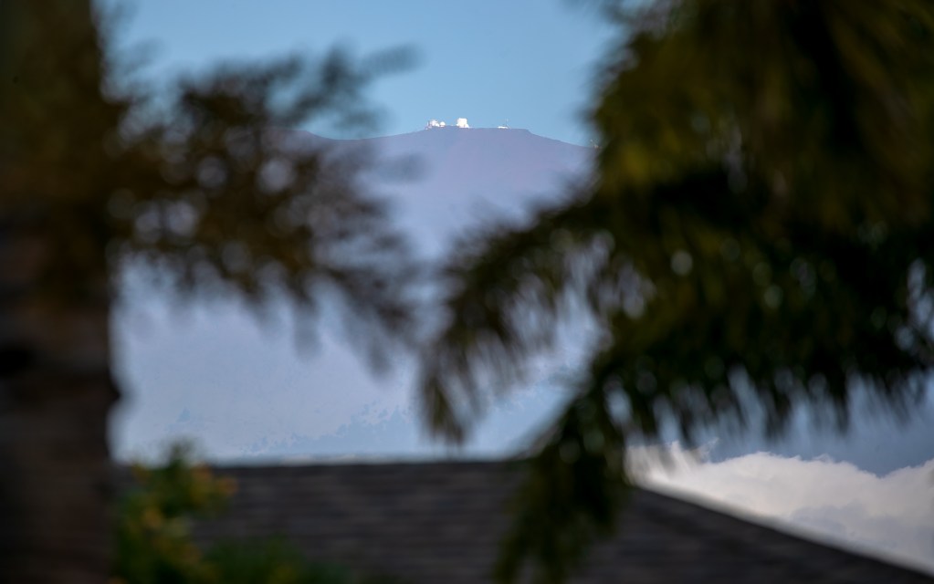 Telescopes atop Haleakala are seen from Kahului, Tuesday. (Nathan Eagle/Civil Beat/2024)
