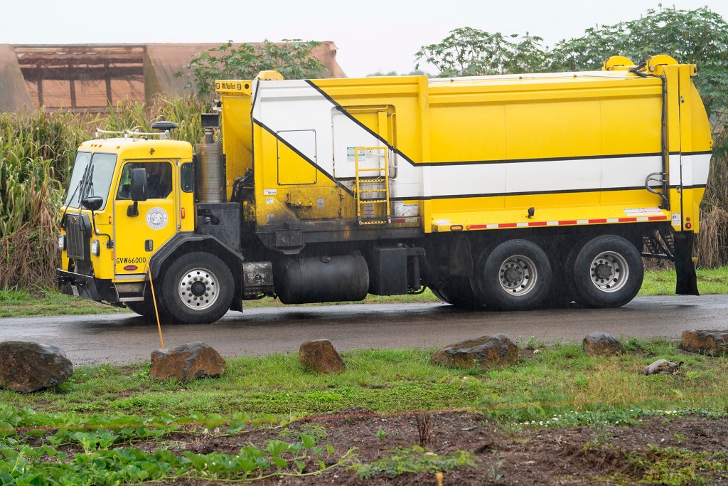 A City and County of Honolulu truck brings green waste to Hawaiian Earth to compost its contents Wednesday, Aug. 28, 2024, in Wahiawa. The Tour de Trash follows the journey of Oahu residents and visitors’ rubbish, recyclable items and compostable/green waste take through the collection and disposal process. (Kevin Fujii/Civil Beat/2024)