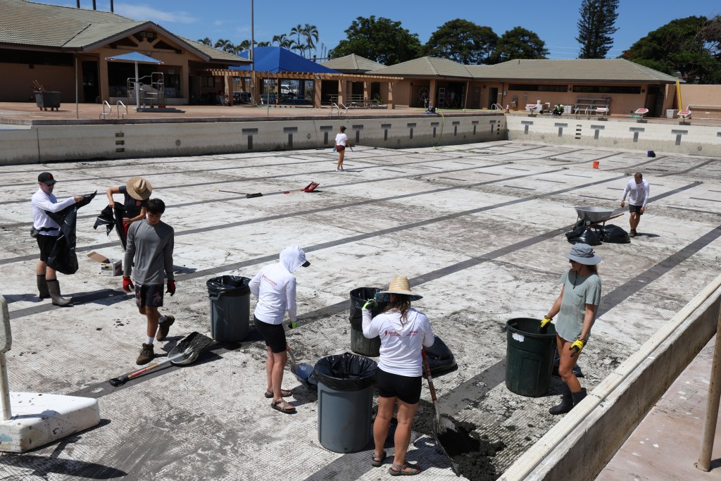 Volunteers put hundreds of hours cleaning the Lahaina Aquatic Center. (courtesy: Red Lightning)