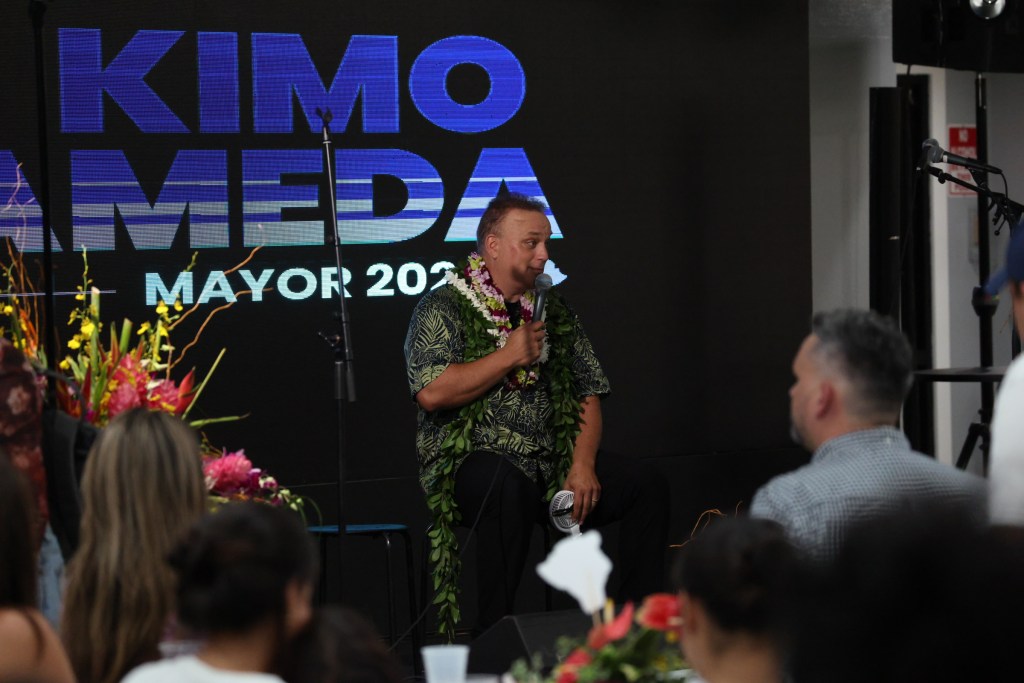 Big Island Candidate for Mayor Dr. Kimo Alameda at his Party(Cody Yamaguchi/Civil Beat/2024)