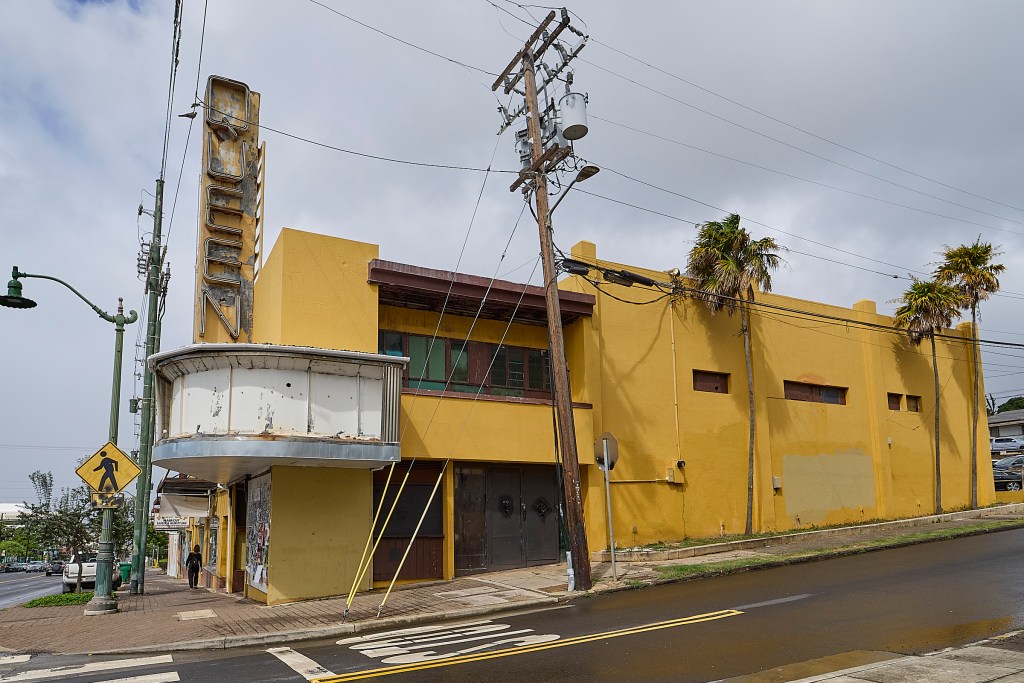 The Queen Theater, Waialae Avenue, Kaimuki (David Croxford/Civil Beat/2024)