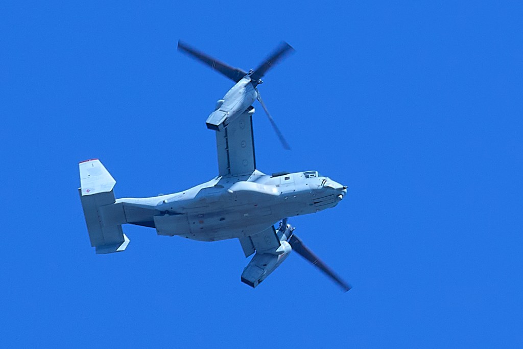 A Bell-Boeing V-22 Osprey tiltrotor aircraft was observed flying over the Pearl City area at 1100 hrs Thursday December 12th after an operational pause was put into effect on December 6th by the US Naval Air Systems Command (NAVAIR) following a an precautionary landing "likely due to material failure" as reported by airtime.areo. David Croxford/Civil Beat/2024