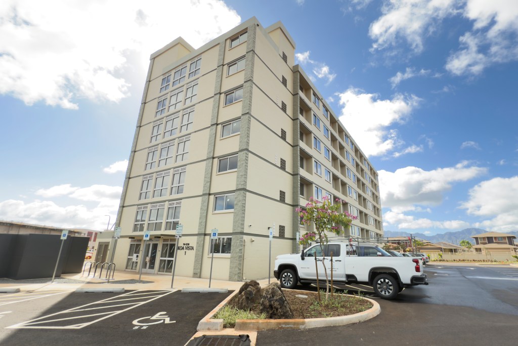 Construction is getting underway on the second part of the new affordable living complex Koa Vista, in Koa Ridge in Waipio. Pictured here is Koa Vista 1 (David Croxford/Civil Beat/2024)