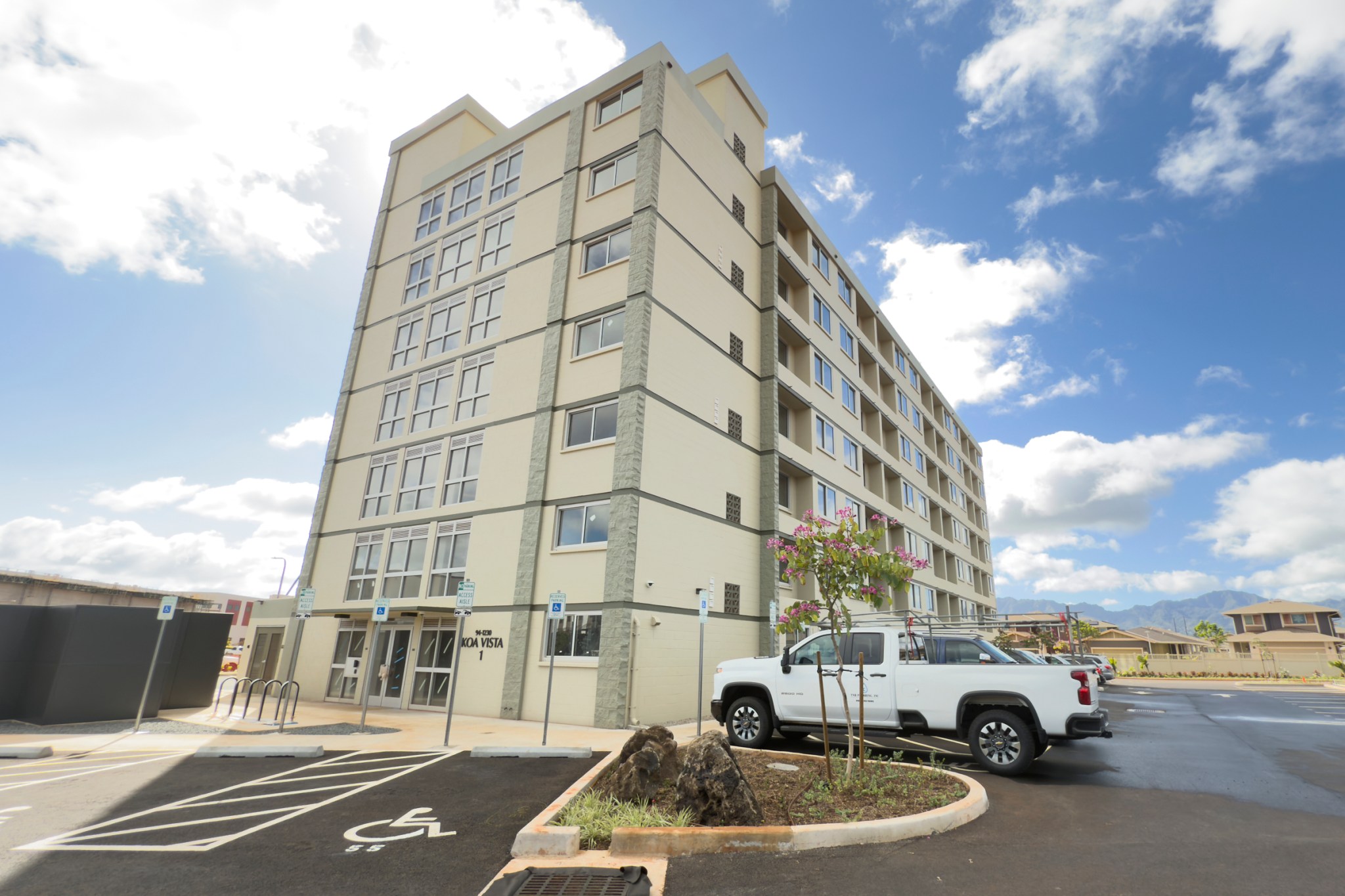 Construction is getting underway on the second part of the new affordable living complex Koa Vista, in Koa Ridge in Waipio. Pictured here is Koa Vista 1 (David Croxford/Civil Beat/2024)