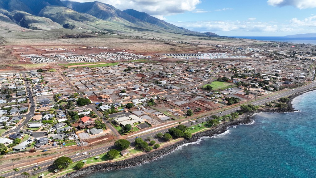 The Wahikuli neighborhood in Lahaina with the state and federal temporary housing projects mauka. (Nathan Eagle/Civil Beat/2025)