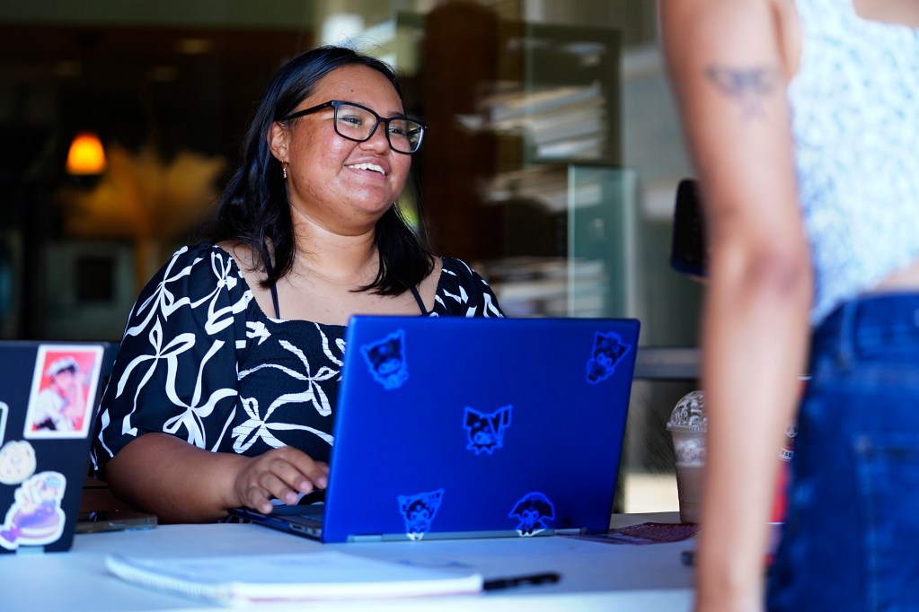 Chelstine Tavares helps distribute food at UH West Oʻahu Monday, Sept. 22, 2025, in Kapolei. Her program helps those who might face food insecurity. (Kevin Fujii/Civil Beat/2025)