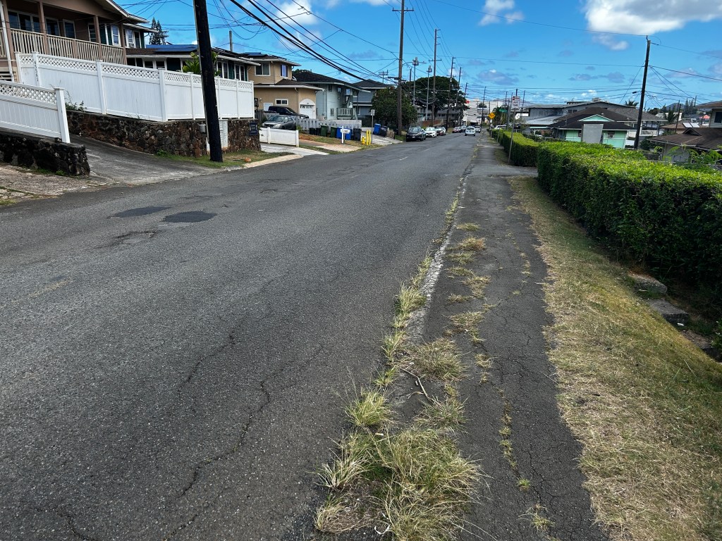 Kea'ahala Road Kāneʻohe is a major connector between the town of Kāneʻohe and major state facilities such as Windward Community College, the District Court the Hawaiʻi State Hospital.