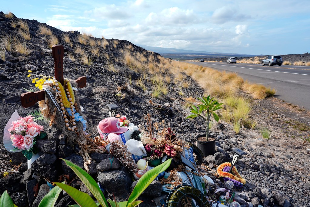 A stretch of Queen Ka‘ahumanu Highway in North Kona was the scene of a fatal traffic accident earlier in the year, photographed Friday, Oct. 3, 2025. Reginald Kaleilehua Tolentino, 51, and his wife Collette Marie Kaleialoha Tolentino, 52, were killed near the 79.5 mile marker of Queen Ka‘ahumanu Highway on Feb. 18, 2025. (Kevin Fujii/Civil Beat/2025)