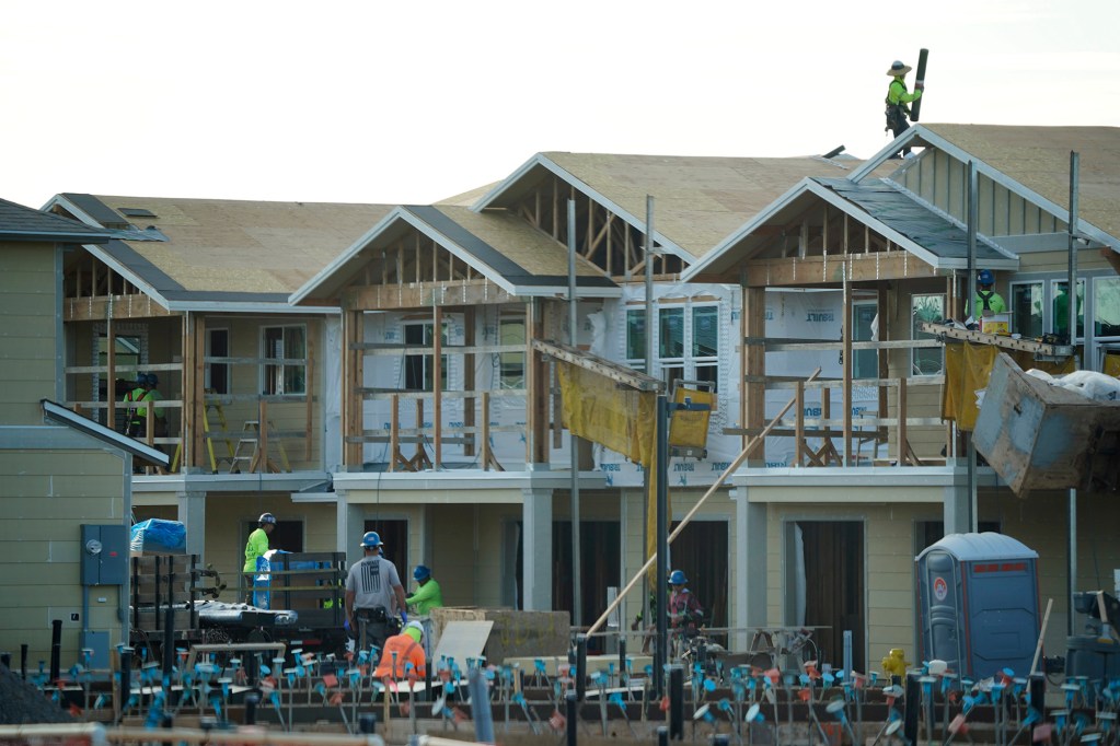 Construction work on residential buildings is photographed Tuesday, Oct. 28, 2025, in Kapolei. (Kevin Fujii/Civil Beat/2025)