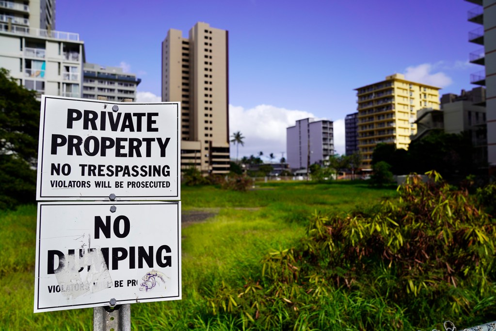 2468 Cleghorn Street is a vacant lot in Waikīkī photographed Thursday, Jan. 15, 2026, in Honolulu. (Kevin Fujii/Civil Beat/2026)
