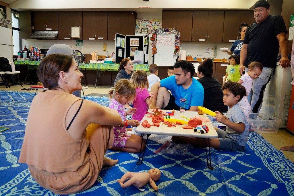 A Keiki O Ka ʻĀina class is photographed Tuesday, Jan. 27, 2026, in Hauʻula. Federal funding cuts for Native Hawaiian education programs will significantly impact family-child interaction learning programs (FCILs) serving kids ages 0 to 5. The programs primarily target rural and Native Hawaiian communities who have limited early education/childcare options. The expected federal cuts will reduce the number of FCIL programs from 60 to 3. (Kevin Fujii/Civil Beat/2026)
