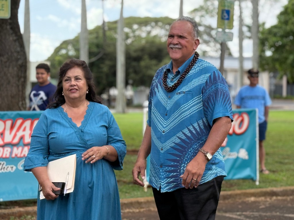 Kaua‘i mayoral candidate Bernard Carvalho Jr. and his wife, Regina, outside the Kaua‘i County Elections Division. (Noelle Fujii-Oride/Civil Beat/2026)