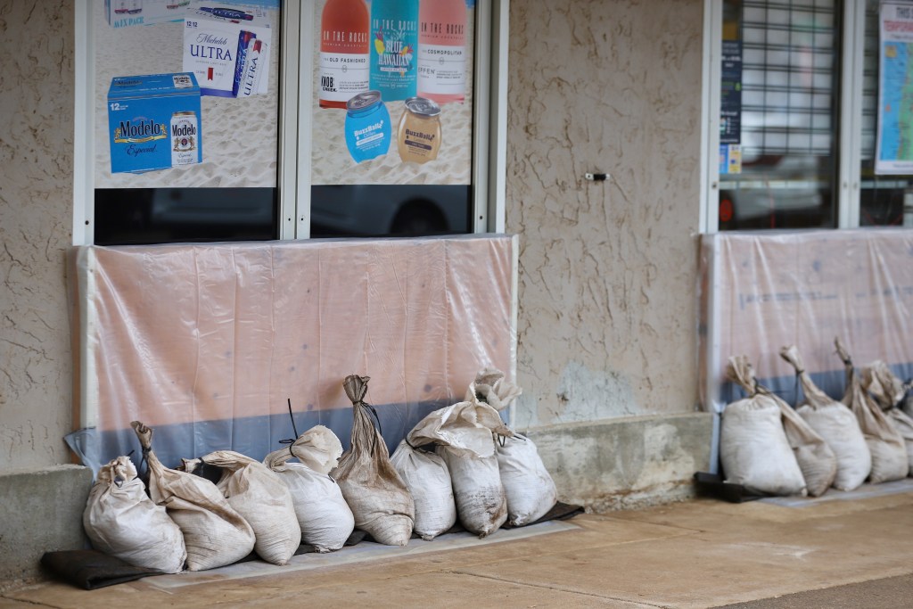 An ABC Stores store on South Kīhei Road was prepared Wednesday for more expected flooding. (Erin Nolan/Civil Beat/2026)