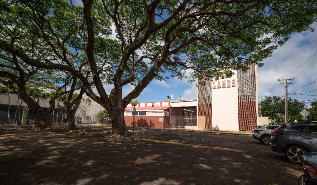 The old Pali Lanes bowling alley in Kailua June 9, 2026. (Craig Fujii/Civil Beat/2026)
