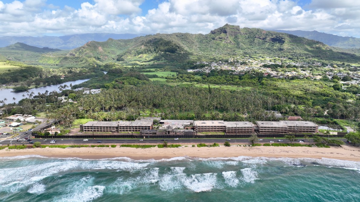 The dilapidated Coco Palms hotel in Wailua has been closed since Hurricane ʻIniki hit the island in 1992. (Nathan Eagle/Civil Beat/2023)