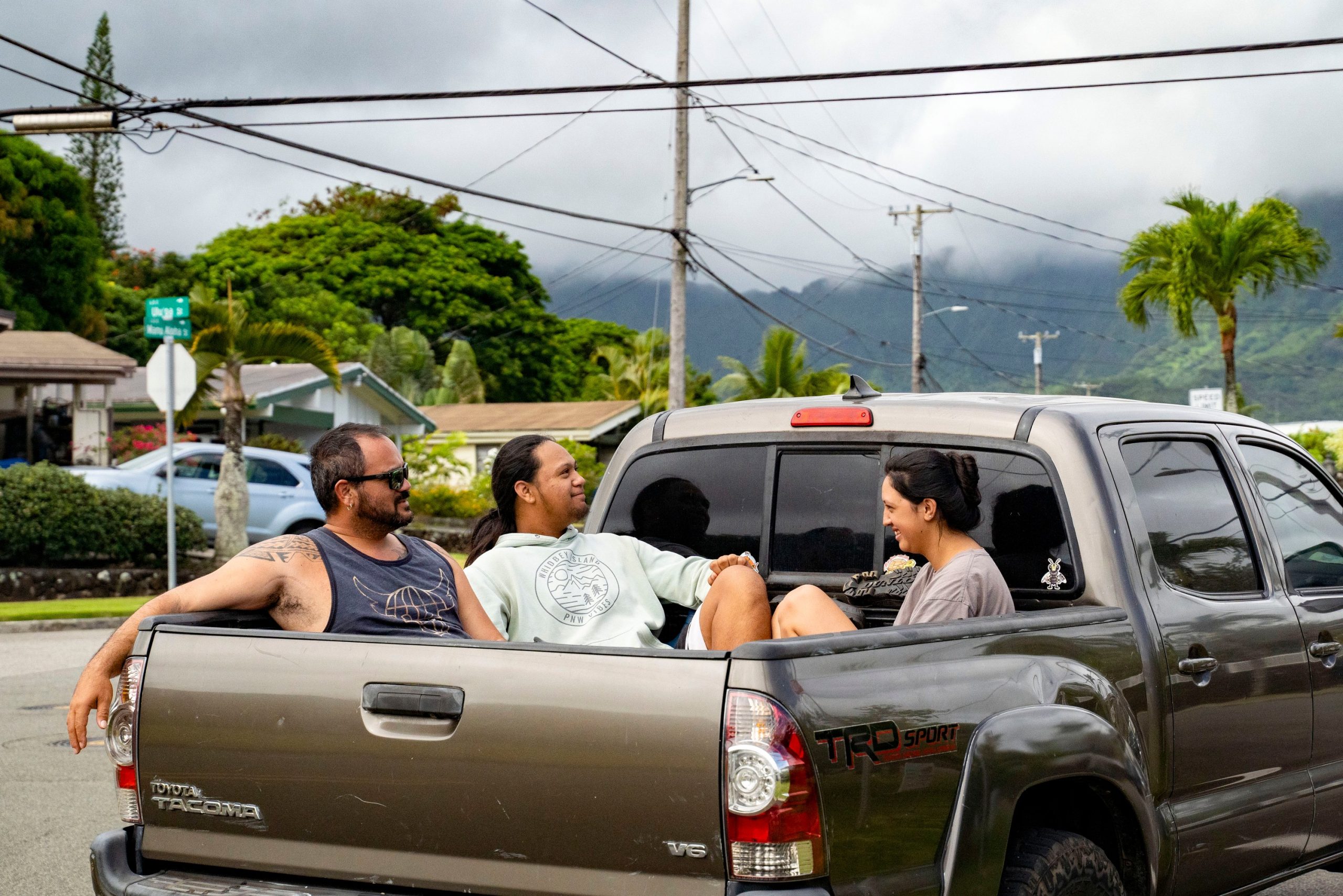 Hawaii truck bed law raises minimum riding age to 16 Hawaii truck bed law raises minimum riding age to 16