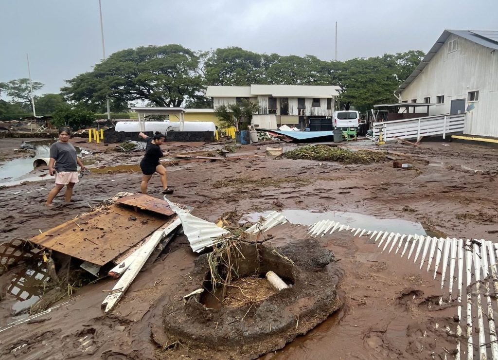 Residents of Nāʻālehu are beginning to assess the damage from Hurricane Lala. (Courtesy: Sandy Sturbaum/2026)
