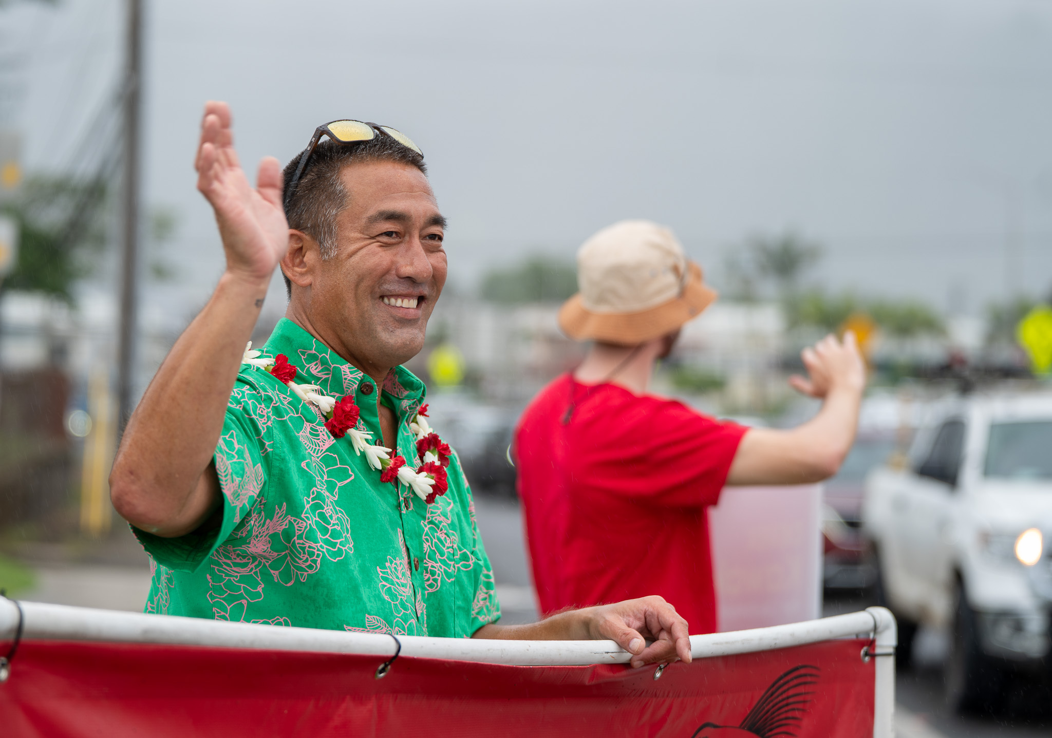 Lieutenant governor candidate Derek Kawakami sign waves with supporters in Kāneʻohe August 3, 2026. (Craig Fujii/Civil Beat/2026)