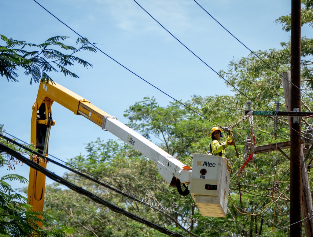 A HECO crew replaces transmission lines onto new poles along Higgins Road in Mililani August 18, 2026. Storm Lala downed electric power lines across the state. (Craig Fujii/Civil Beat/2026)