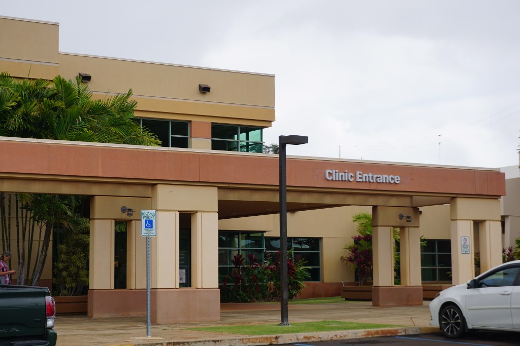 Ho‘ōla Lāhui, the Native Hawaiian healthcare system on Kaua‘i, operates out of multiple locations, including its clinic in Waimea on the west side of the island. In Hawaiʻi, Native Hawaiians have the second-lowest life expectancy among ethnic groups after other Pacific Islanders. (Ashley Mizuo/KFF Health News)