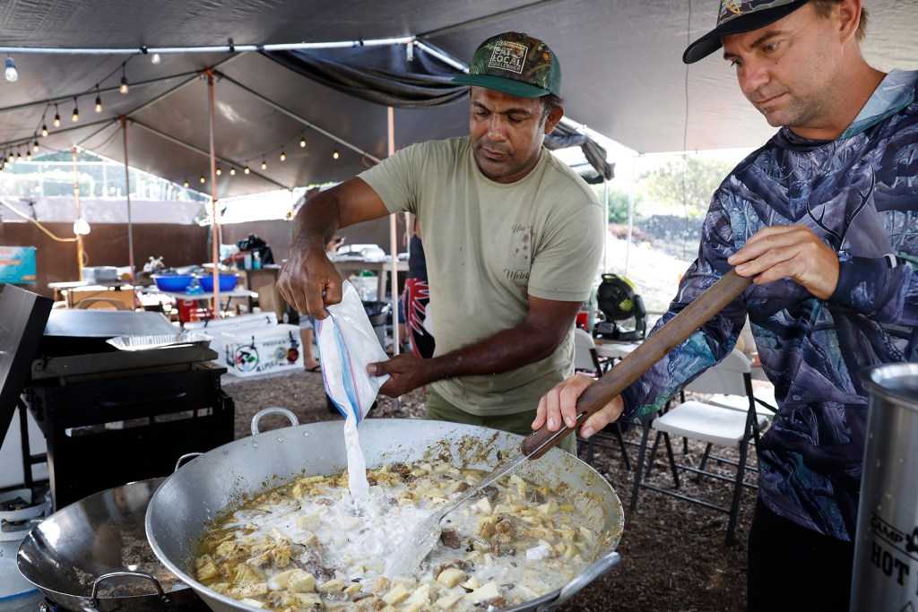 Niu Now’s Indrajit Gunasekara, left, adds coconut milk to ‘ulu, pork and coconut as Wili Wood mixes at the 'Aha ‘Ulu Monday, Sept. 21, 2026, at Kahaluʻu Ma Kai in Kahulu‘u. The 2026 Breadfruit Celebration takes place in Kailua-Kona Sept. 19-25. (Kevin Fujii/Civil Beat/2026)