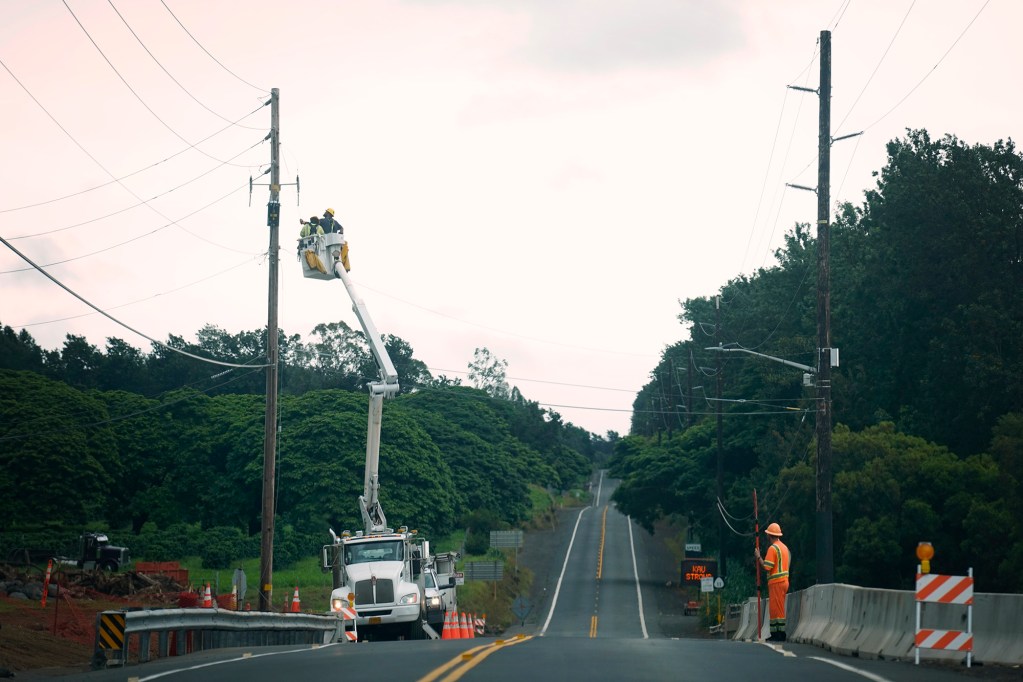 A HECO crew works on Hawaiʻi Belt Road as Hawaiʻi Island prepares for Hurricane Nolo Friday, Sept. 25, 2026, in Pāhala. (Kevin Fujii/Civil Beat/2026)