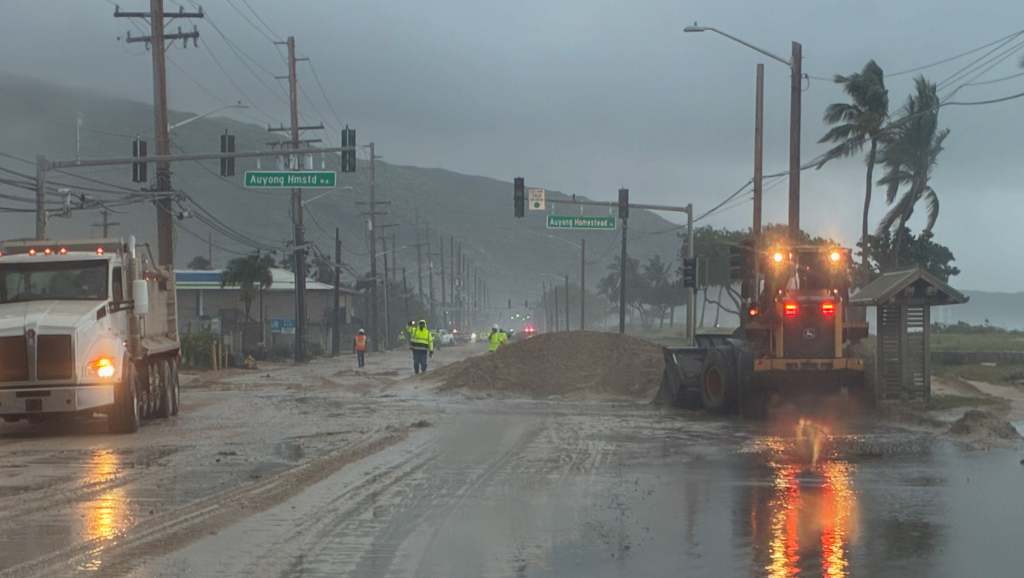 On Oʻahu, Farrington Highway as of 6:42AM 9/8/26. Farrington remains closed between Lualualei and Hakimo. (Courtesy: HDOT)