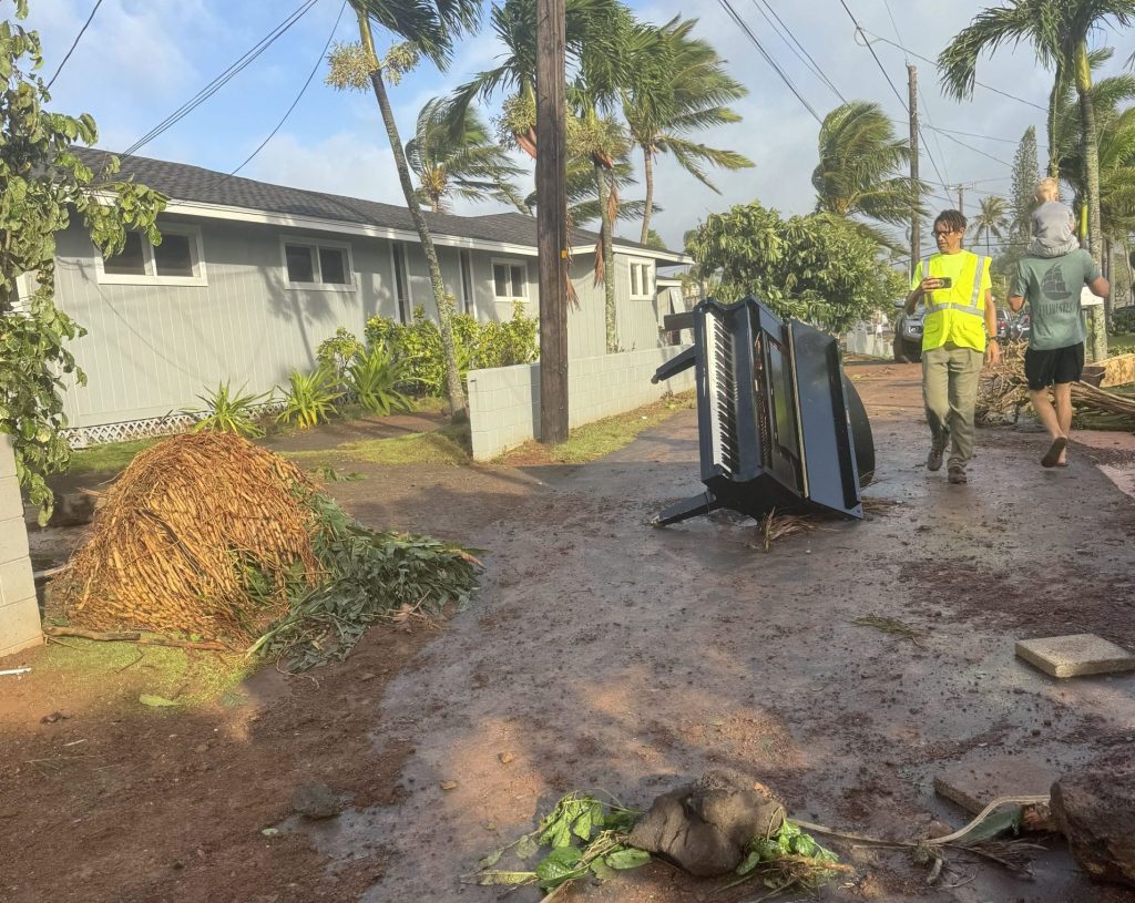 Hurricane Lowell battered Poʻipū on the South Shore of Kauaʻi Monday night and Tuesday morning. (Courtesy: Guy Miller/2026)
