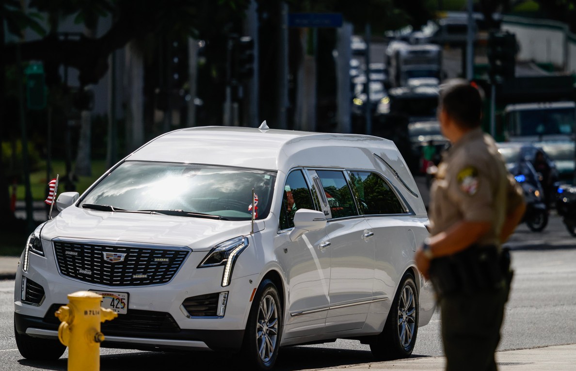 The hearse carrying the casket of former Hawaiʻi Governor George Ariyoshi arrives at the State Capitol, Friday, Sept. 18, 2026, in Honolulu. Ariyoshi’s casket will lie in state at the State Capitol rotunda through Saturday.  (Jamm Aquino/Civil Beat/2026)