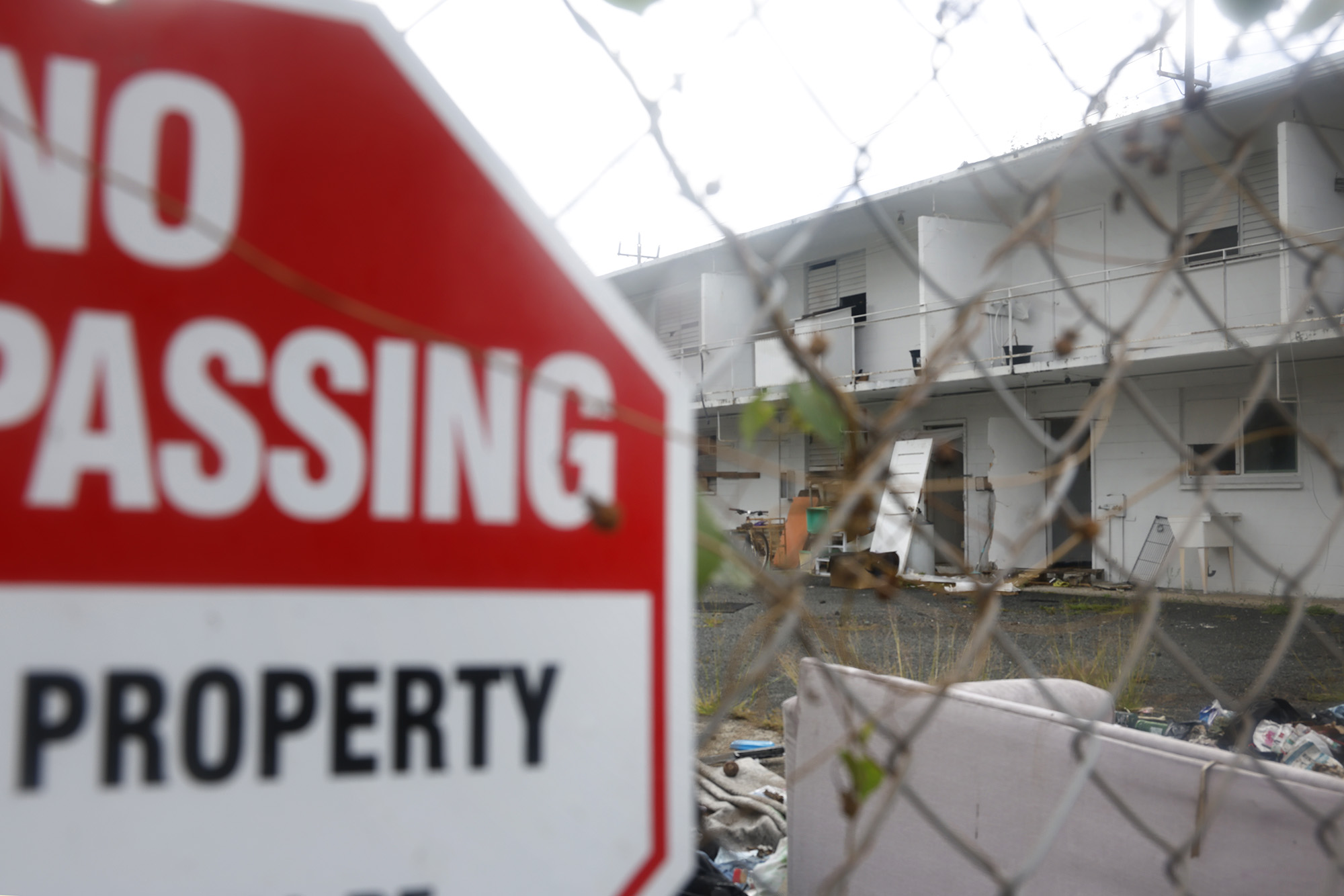 Derelict Property, Home To Squatters, Plagues Mōʻiliʻili